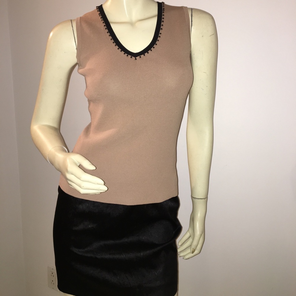 🔴 vertigo Paris beige sleeveless v-neck knit top
